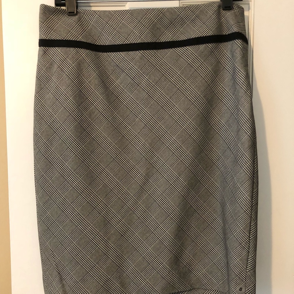 Limited plaid pencil skirt - NWT